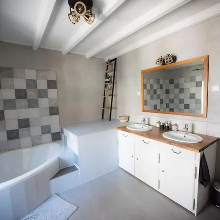 Maison Chez Jeannot Holiday home Saint-Geneys-pres-Saint-Paulien