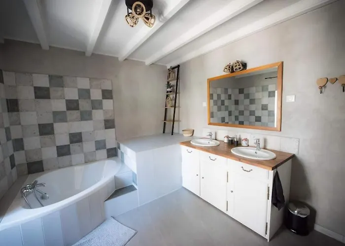 Maison Chez Jeannot Holiday home Saint-Geneys-pres-Saint-Paulien